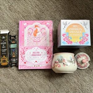 Fairyloot once upon a broken heart six cranes goodies
All brand new!